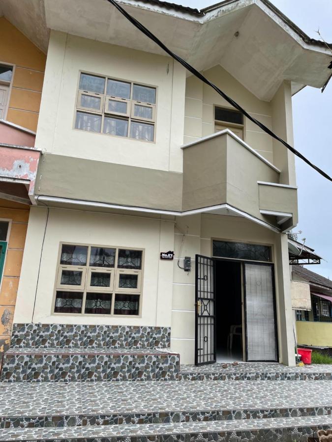 Villa Bukit Indah Berastagi Extérieur photo